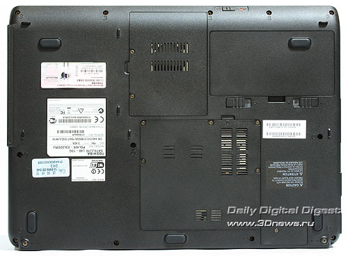 Toshiba Satellite L40. Вид снизу