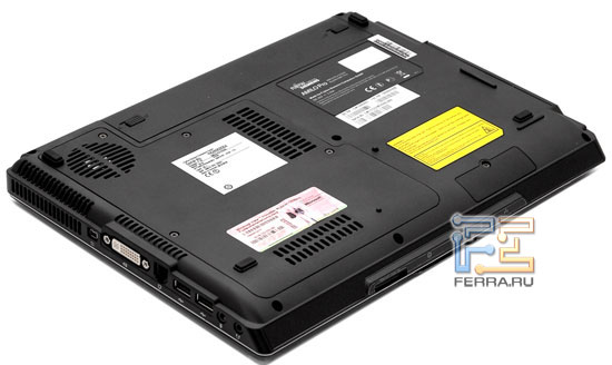 Fujitsu-Siemens AMILO Pro V3205: днище