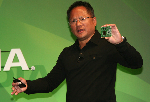 Глава nVidia Дженсен Хуанг рассказывает о платформе Tegra. (Фото Hardware.fr.)