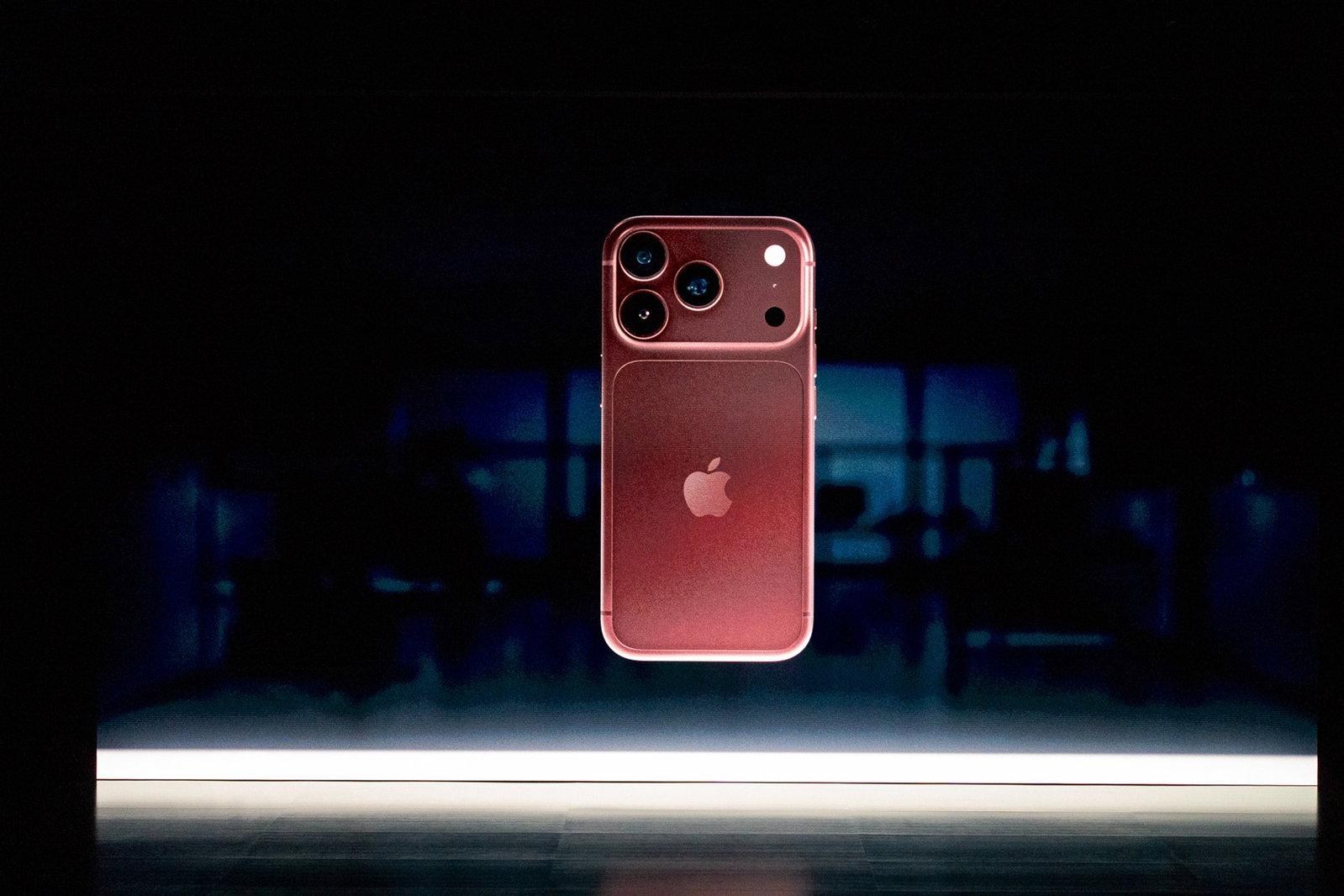 iPhone 18 Pro в бордовом корпусе